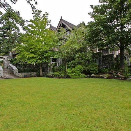 English Inn Esquimalt Екстериор снимка