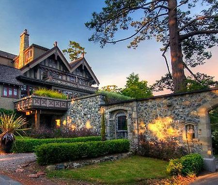 English Inn Esquimalt Екстериор снимка