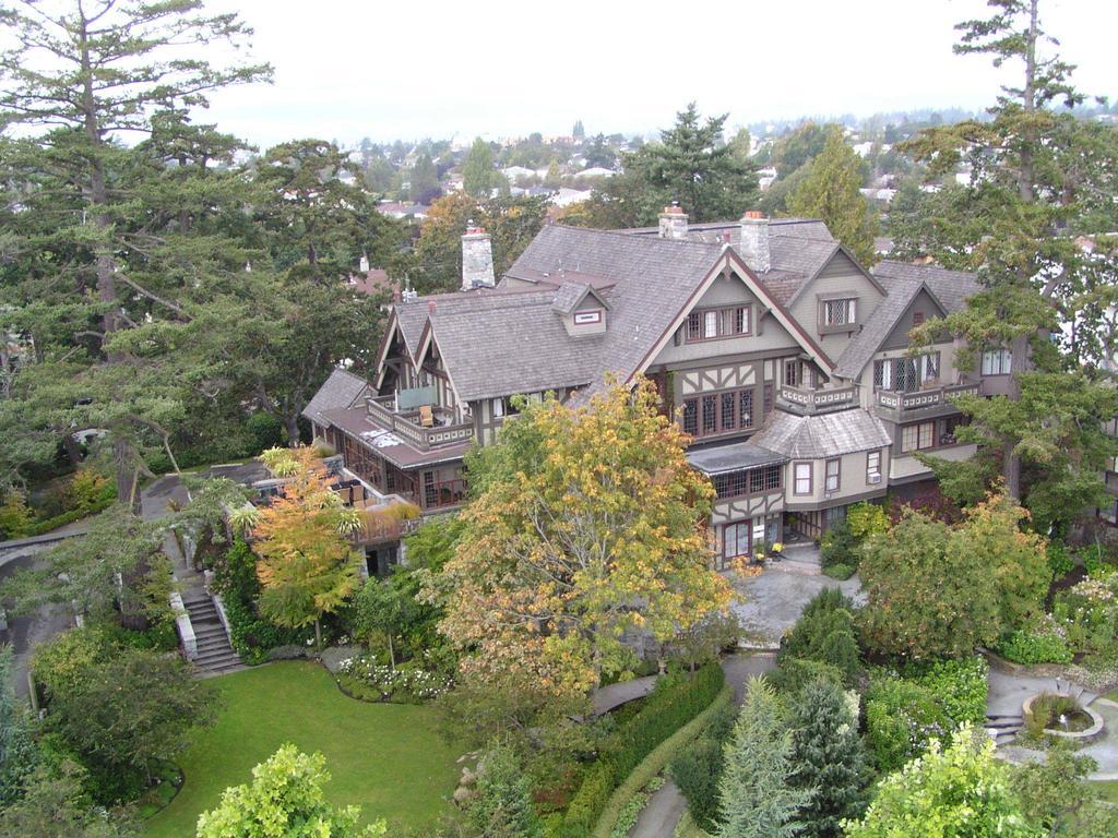 English Inn Esquimalt Екстериор снимка