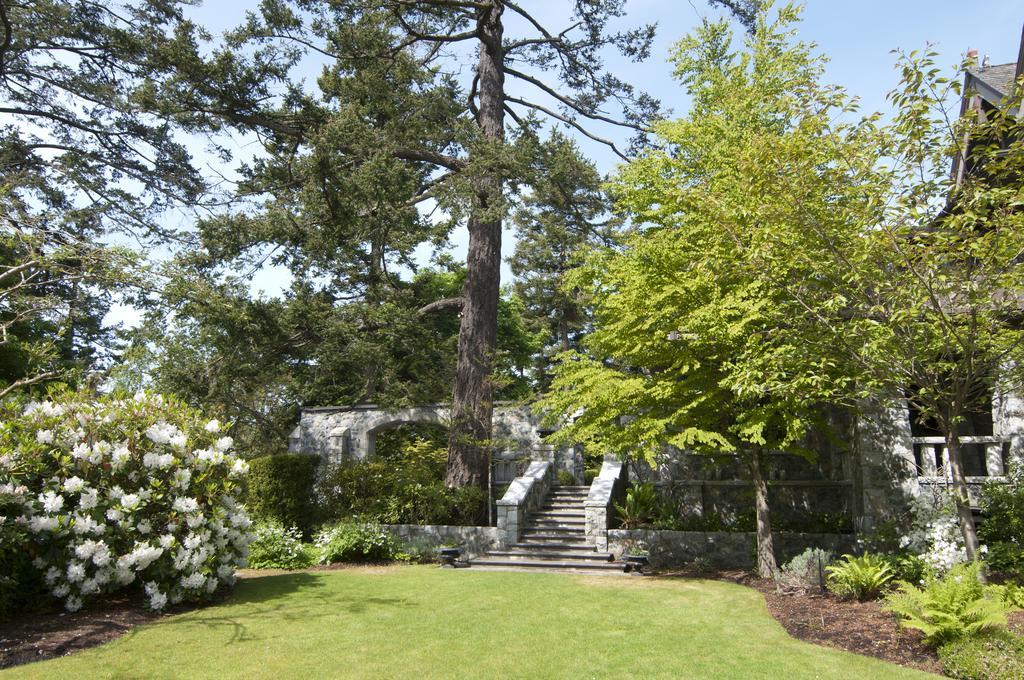 English Inn Esquimalt Екстериор снимка