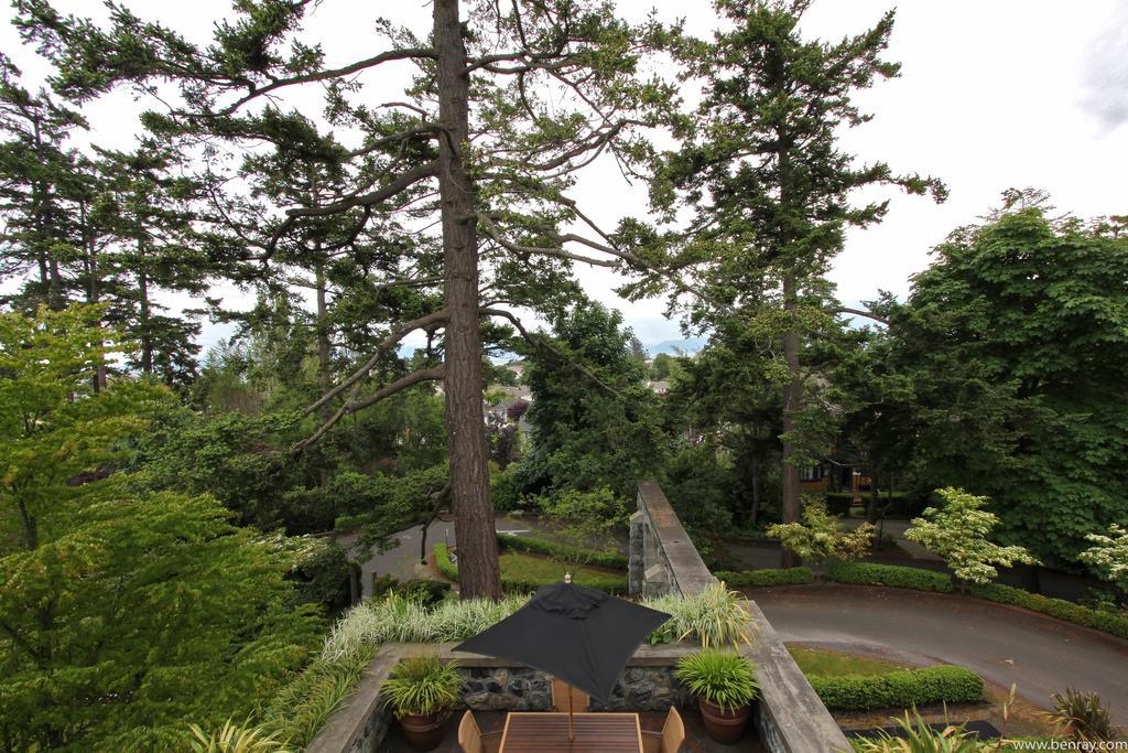 English Inn Esquimalt Екстериор снимка