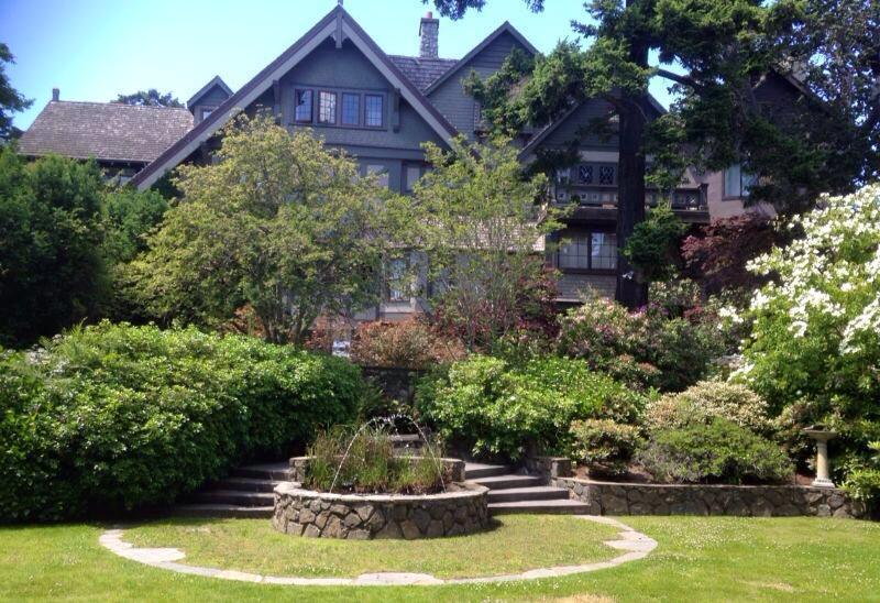 English Inn Esquimalt Екстериор снимка