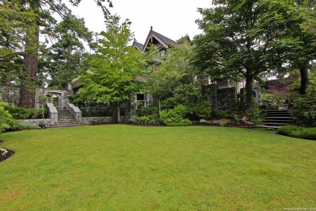 English Inn Esquimalt Екстериор снимка