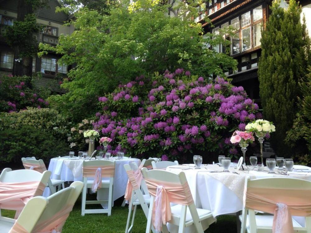 English Inn Esquimalt Екстериор снимка
