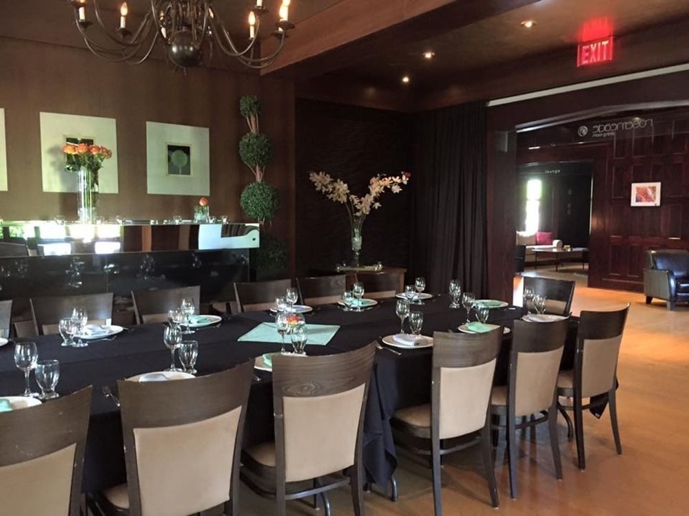 English Inn Esquimalt Екстериор снимка