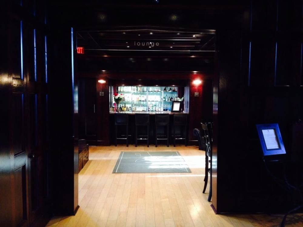 English Inn Esquimalt Екстериор снимка