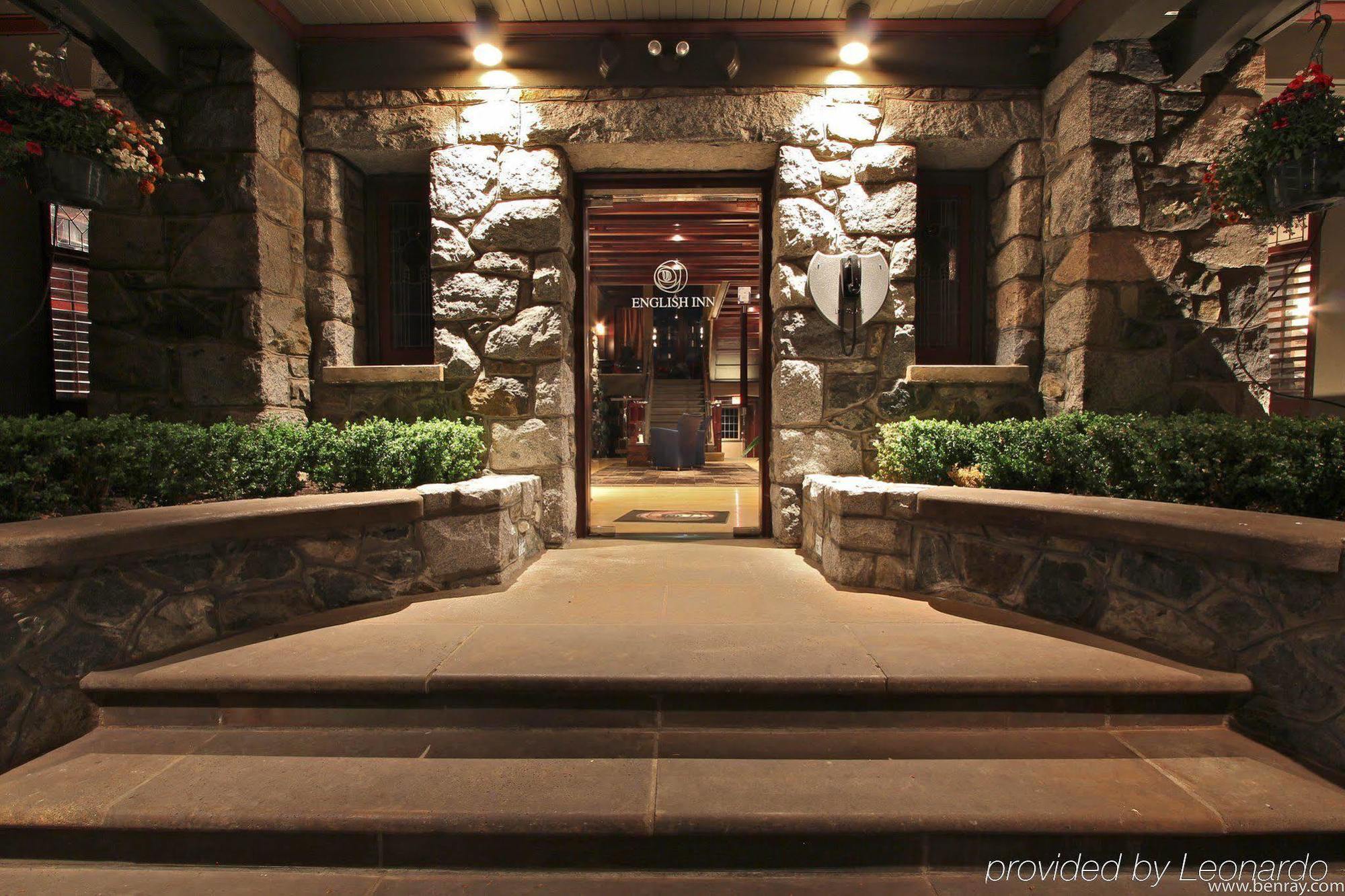 English Inn Esquimalt Екстериор снимка