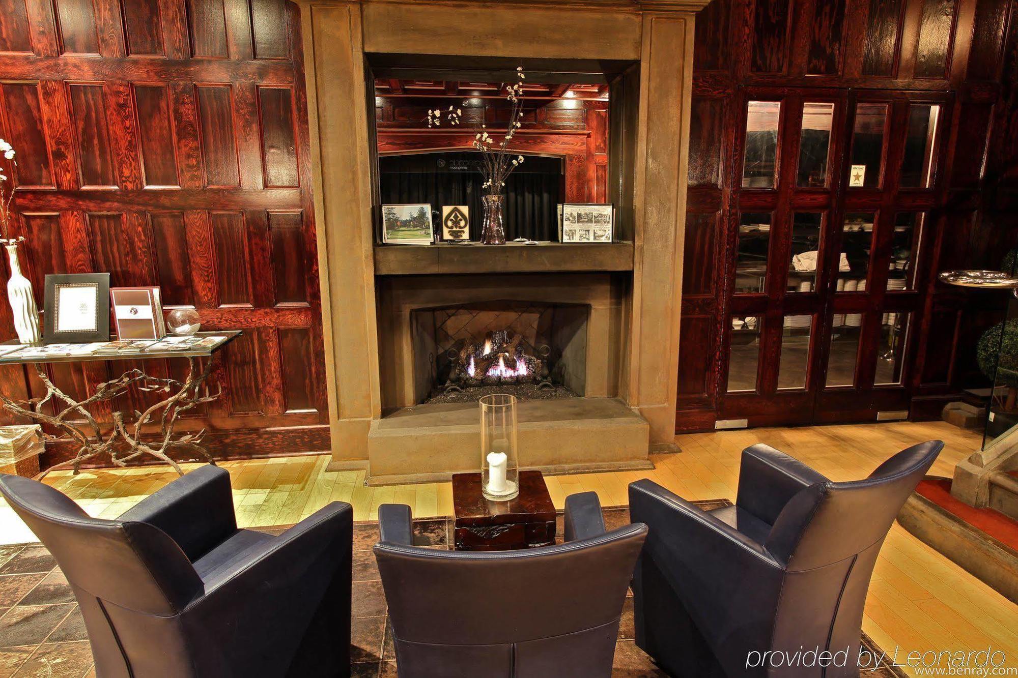 English Inn Esquimalt Екстериор снимка