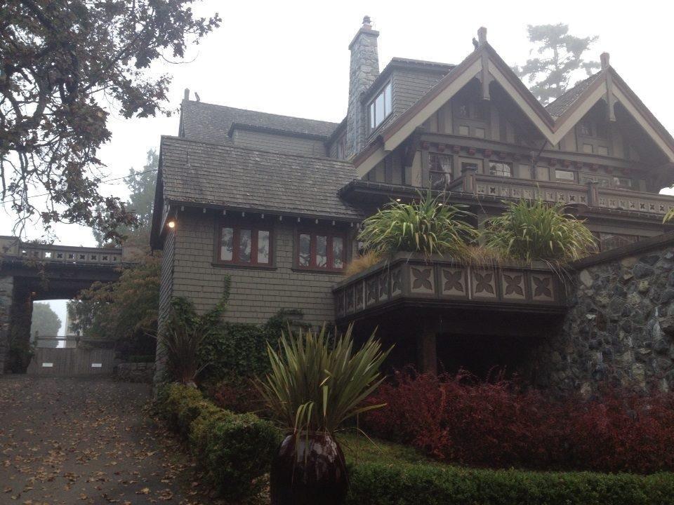 English Inn Esquimalt Екстериор снимка