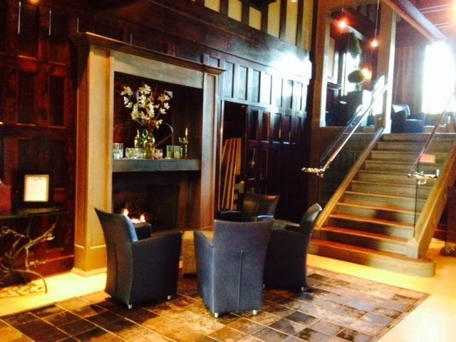 English Inn Esquimalt Екстериор снимка