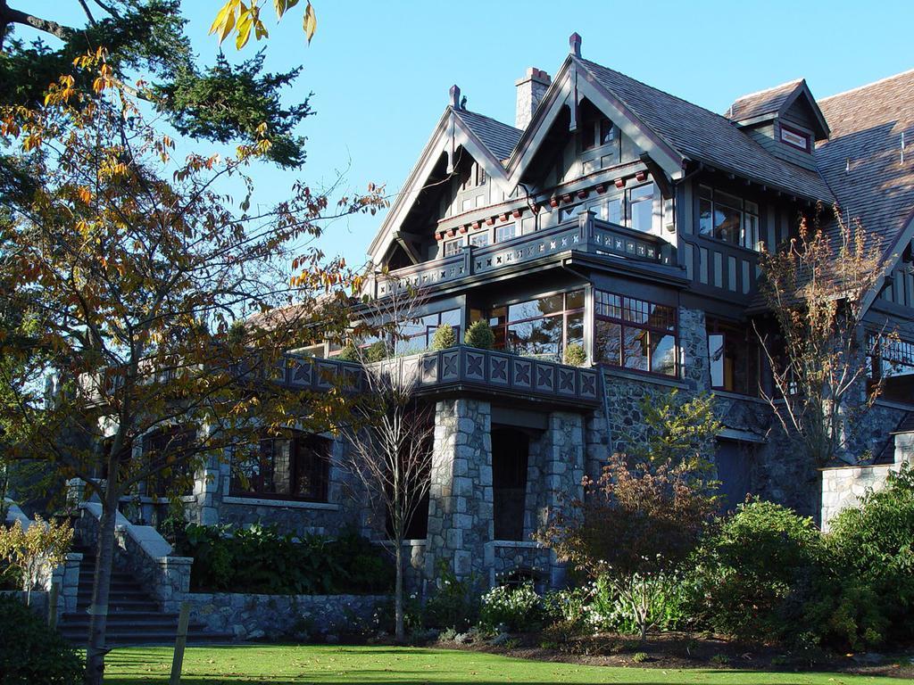 English Inn Esquimalt Екстериор снимка