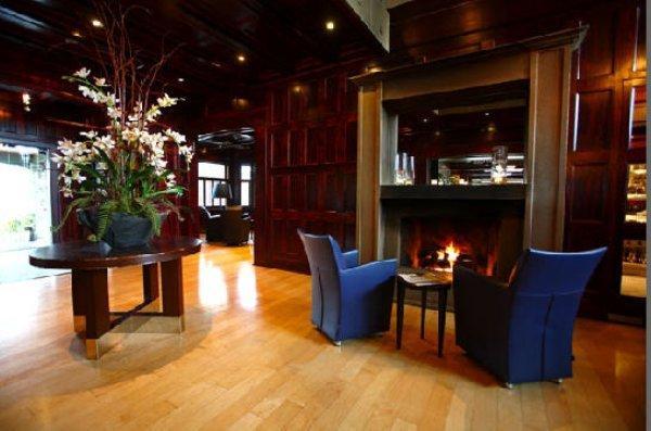 English Inn Esquimalt Екстериор снимка